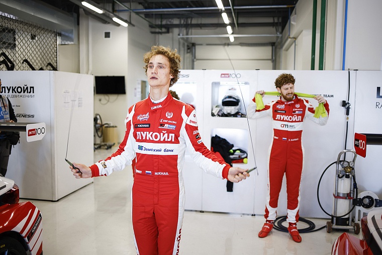 В выходные гонщики ЛУКОЙЛ Рейсинг выступили в нескольких соревнованиях.