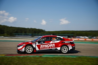 Наш пятинедельный гоночный тур продолжают кольцевые гонки.