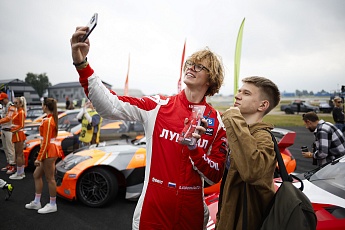 Больше 6 тысяч зрителей на четвертом этапе RDS GP несмотря на проливной дождь.