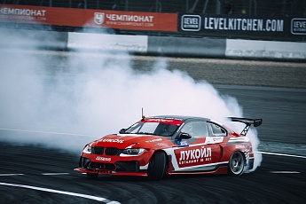 Андрей Астапов—лучший гонщик ЛУКОЙЛ Рейсинг Дрифт Тим в Кубке России в Ростове-на-Дону.