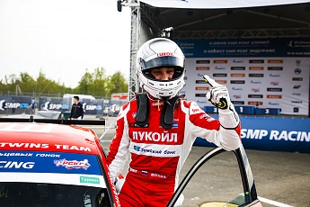 В 2026 году двукратный чемпион России Михаил Симонов поедет в нескольких гонках международного и одного из национальных чемпионатов TCR.